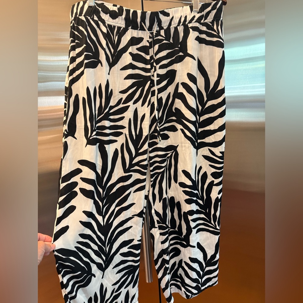 Chic and comfortable Maison d’Amelie wide-leg pants